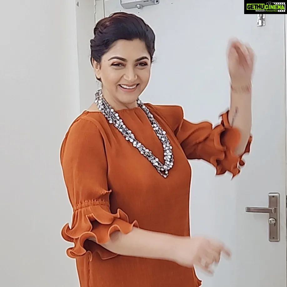Kushboo Instagram - Dance to your hearts content.. and keep smiling at the transformation. ❤️❤️❤️❤️