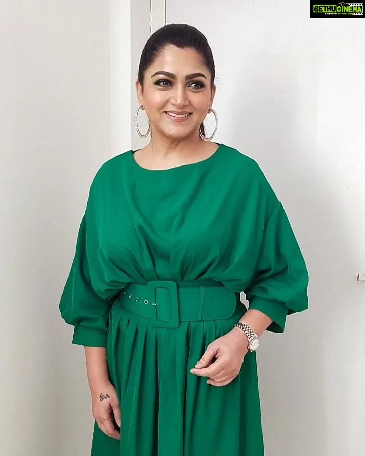 Kushboo Instagram - Red or green?? ❤️💚