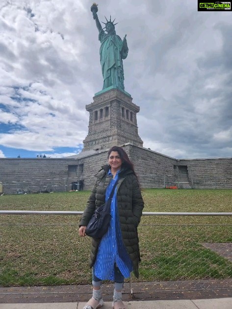 Kushboo Instagram - Sweet dreams are made of these!! Visiting New York after 33 long years. Had to be something special. And it indeed is very special! And this wouldn't have been possible without @gtholidays.in . Meticulously planned with the best of luxury and comfort. Thanks a ton to the team. #memories #memoriesforever❤️ #statueofliberty #newyorkcity #newyorkdreams #traveldiaries #usa🇺🇸 @gtholidays.in