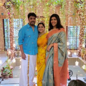 Kushboo Instagram - Wishing you all a very Happpppppppppyyyyyy Diwali.. may this festival of light bring you immense joy n happiness.. from our home, to yours ♥️🧨🌟💕😍♥️