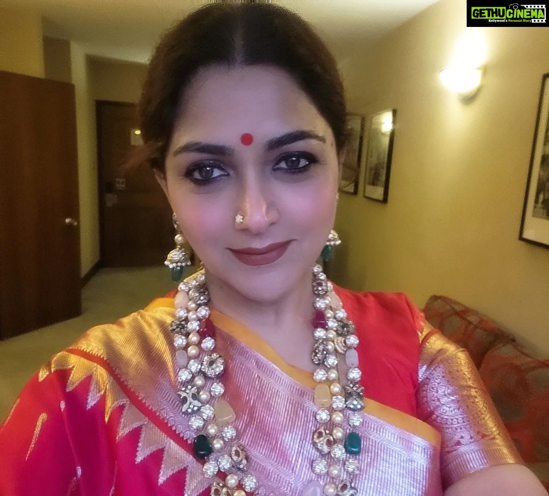 Kushboo Instagram - What can be a better way to showcase our culture in foreign land but in our traditional attire??❤️❤️❤️ My fav #saree #sareelover #culture #indiangirl #unitedkingdom