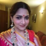 Kushboo Instagram - What can be a better way to showcase our culture in foreign land but in our traditional attire??❤️❤️❤️ My fav #saree #sareelover #culture #indiangirl #unitedkingdom