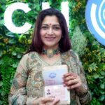 Kushboo Instagram - And here i come with my Golden gift feom #UAEGovt . Sorry for picking it up after a long time. Humbled and thankyou. 🙏🙏 And a big thanks to @ech_digital_ and @iqbal_macroni for initiating and making this happen. Thanks to everyone at ECH, Dubai 🙏🙏🙏🤗 #GoldenGirl