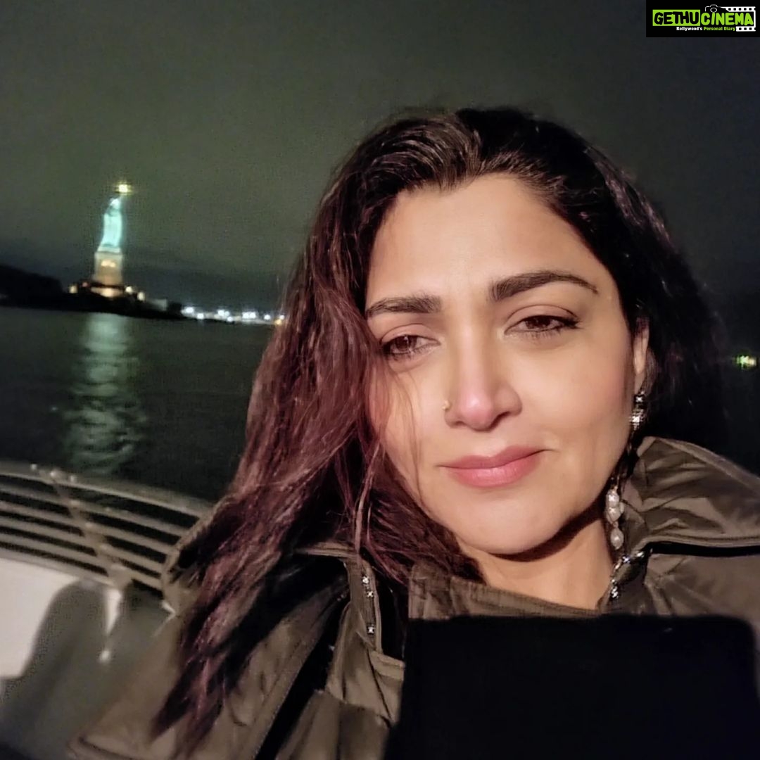 Kushboo Instagram - Beautiful memories are made of these!! New York holidays! Thank you @gtholidays.in for making it so beautiful. #newyork #usa🇺🇸 #funtimes