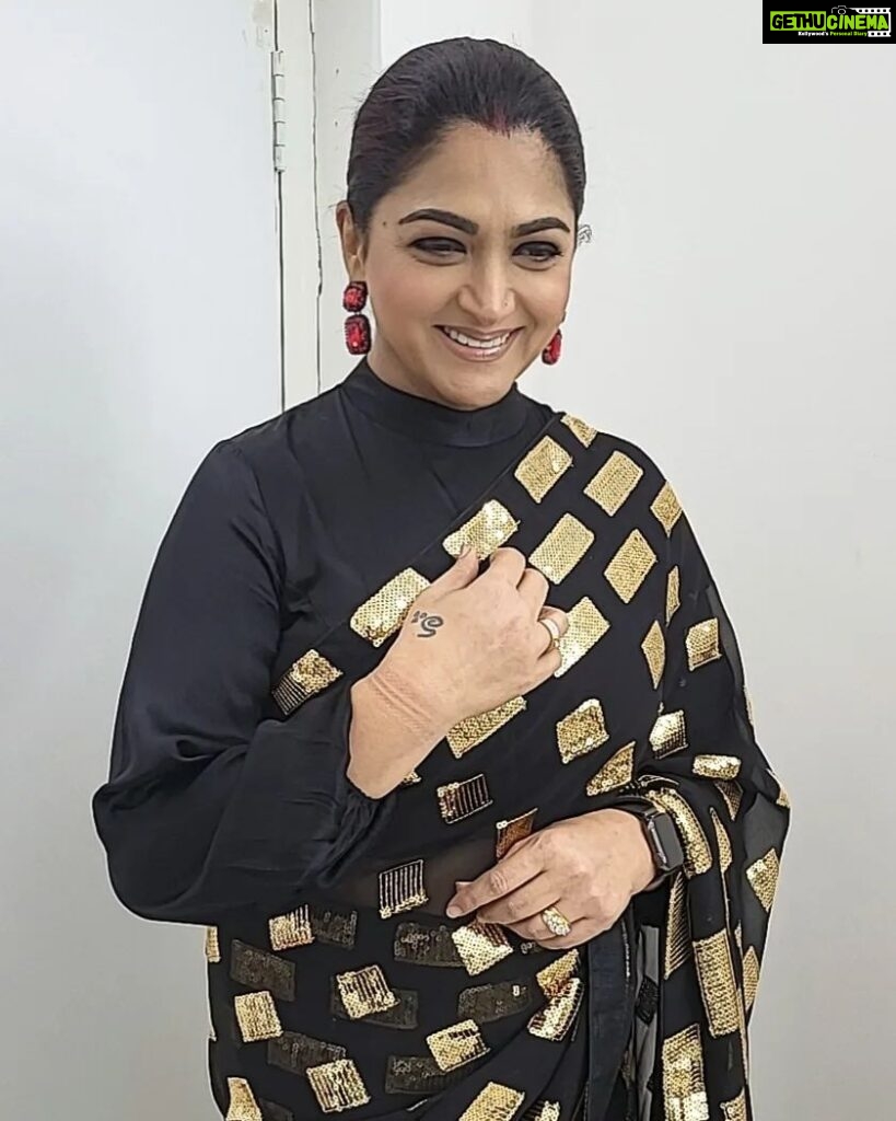 Kushboo Instagram - Can never go wrong when in black. 🖤🖤🖤🖤🖤🤎🤎🤎🤎🤎