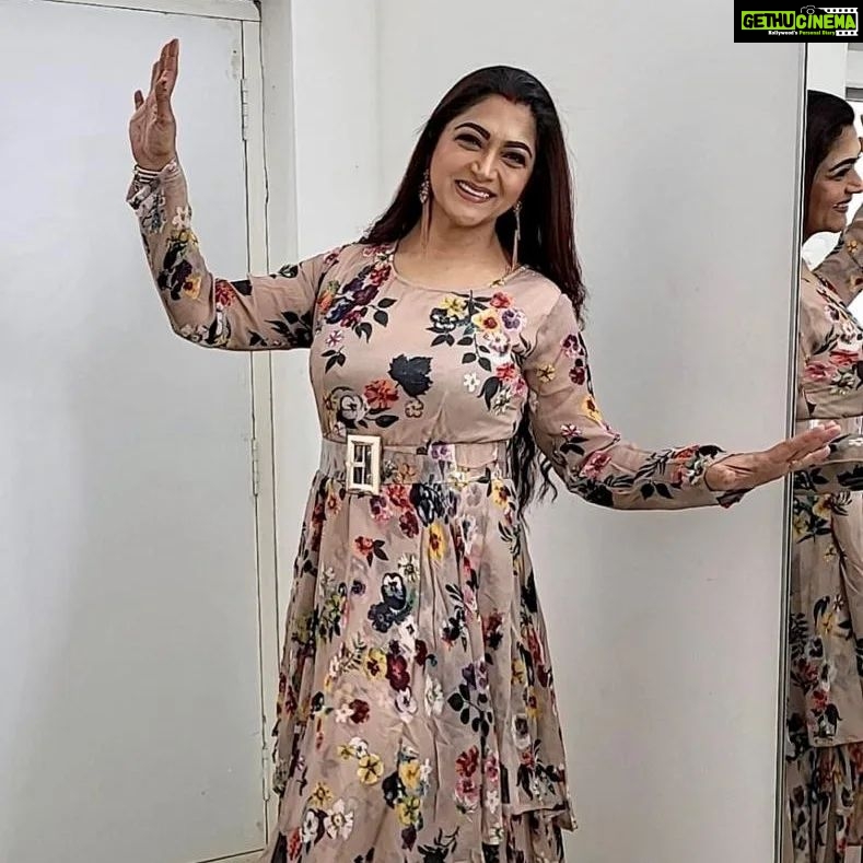 Kushboo Instagram - Life is beautiful, wear the beauty on your sleeves!! ❤️