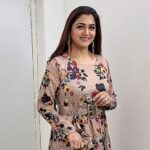 Kushboo Instagram - Life is beautiful, wear the beauty on your sleeves!! ❤️