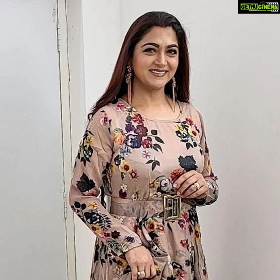 Kushboo Instagram - Life is beautiful, wear the beauty on your sleeves!! ❤️