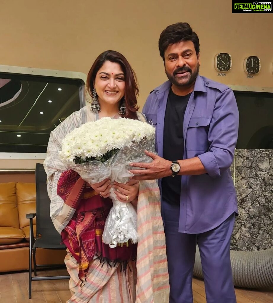 Kushboo Instagram - When you are surprised with so much of love, respect and appreciation, you are at loss for words. I was visiting you and you do this. Thank you Shri @chiranjeevikonidela gaaru and the team for this honour. No wonder you are so loved and extremely special to me. ❤️❤️❤️🙏🙏🙏