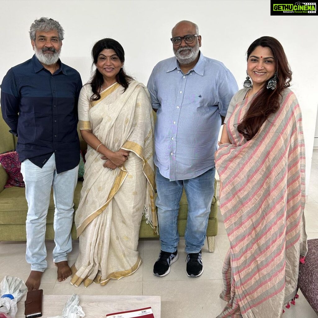 Kushboo Instagram - Met the prides of Indian cinema, SS. Rajamouli gaaru and the Oscar winner MM.Keeravani gaaru, at their residence in Hyderabad. And their beautiful gracious spouses who treated us with healthy sumptuous breakfast. Success does not effect those who are very sure of themselves. These wonderful people prove that. ❤️❤️❤️