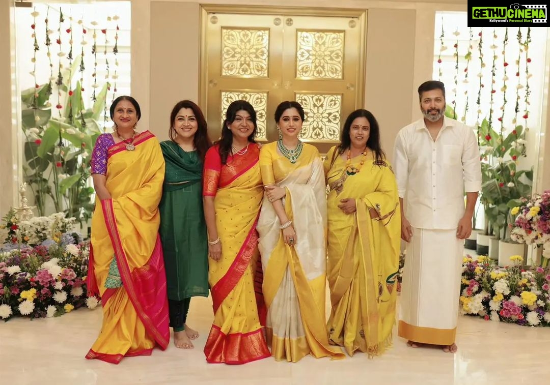 Kushboo Instagram - Spot the odd one out in the family. 🤣🤣🤣🤗🤗❤️❤️❤️ #family #love forever #together always