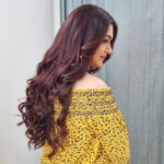 Kushboo Instagram - Life always gives reasons to make your life colorful. Give me your choice.. mauve or yellow?? 💜💛💜💛