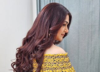 Kushboo Instagram - Life always gives reasons to make your life colorful. Give me your choice.. mauve or yellow?? 💜💛💜💛
