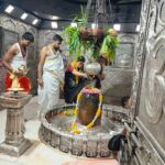 Kushboo Instagram - Feel so blessed to pray at #MahakaleshwarTemple in Ujjain and take the blessings of Lord Shiva. 🙏🙏🙏🙏 #harharmahadev #prayers #blessed #temple