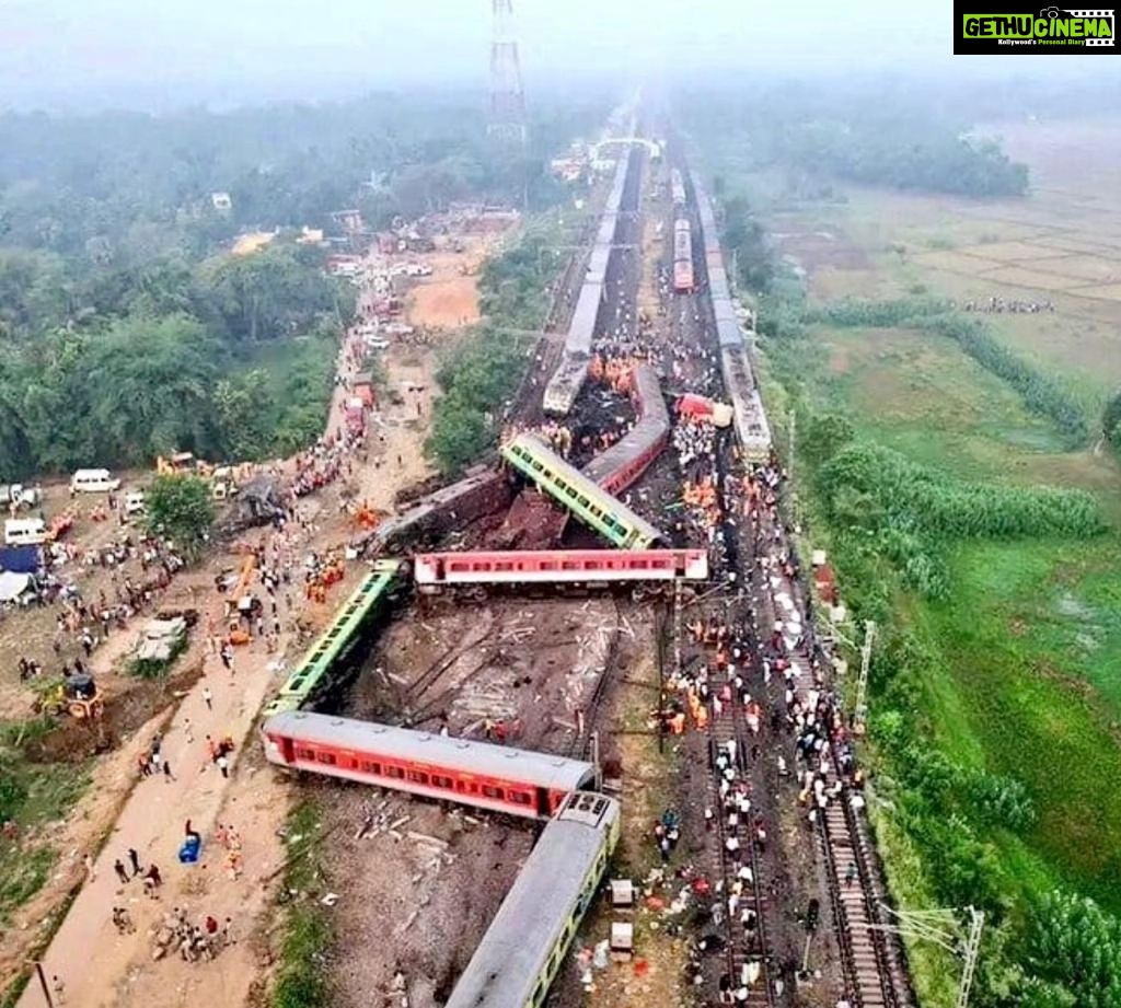 Kushboo Instagram - If this does not break your heart, nothing else will. Rescue and relief are key at this juncture. I hope political parties will display utmost maturity and aid government efforts at this hour. Everything else can and should take a back seat. Humanity first. Prayers for the departed souls. Hope the injured recover soon. 🙏🏻 #odishatrainaccident