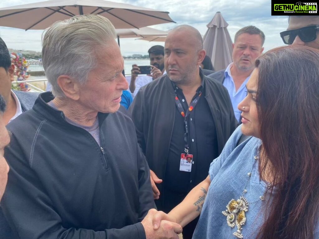 Kushboo Instagram - When you are in a serious discussion with The Man himself. So humble, down to earth and a simple man. #MichaelDouglas #IndiaAtCannes #Cannes2023 Cannes, French Riviera, France