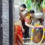 Kushboo Instagram – Feel so blessed to pray at  #MahakaleshwarTemple in Ujjain and take the blessings of Lord Shiva. 🙏🙏🙏🙏

#harharmahadev 
#prayers
#blessed
#temple