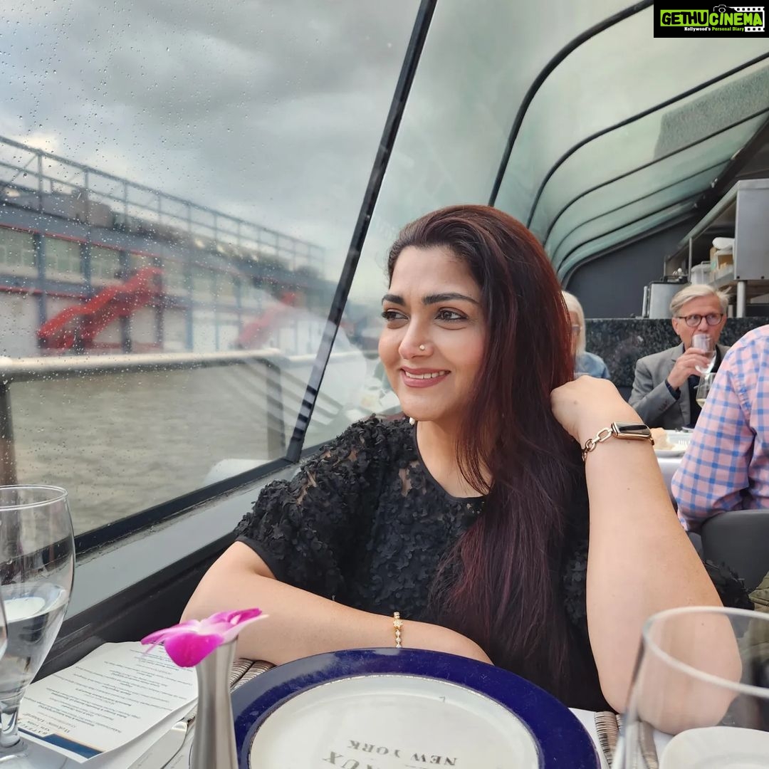Kushboo Instagram - Beautiful memories are made of these!! New York holidays! Thank you @gtholidays.in for making it so beautiful. #newyork #usa🇺🇸 #funtimes