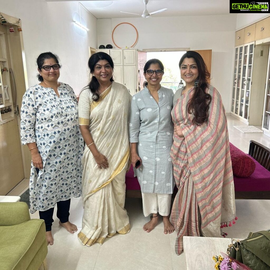 Kushboo Instagram - Met the prides of Indian cinema, SS. Rajamouli gaaru and the Oscar winner MM.Keeravani gaaru, at their residence in Hyderabad. And their beautiful gracious spouses who treated us with healthy sumptuous breakfast. Success does not effect those who are very sure of themselves. These wonderful people prove that. ❤️❤️❤️