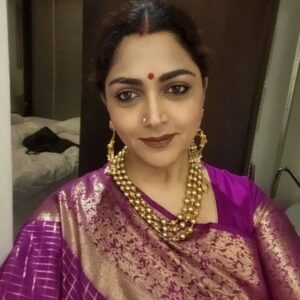 Kushboo Instagram - The man I love!! #SundarC adds on to the beauty when he is next to me.. 😍😍😍😘😘😘
Love for sarees! 
💜💜💜💜