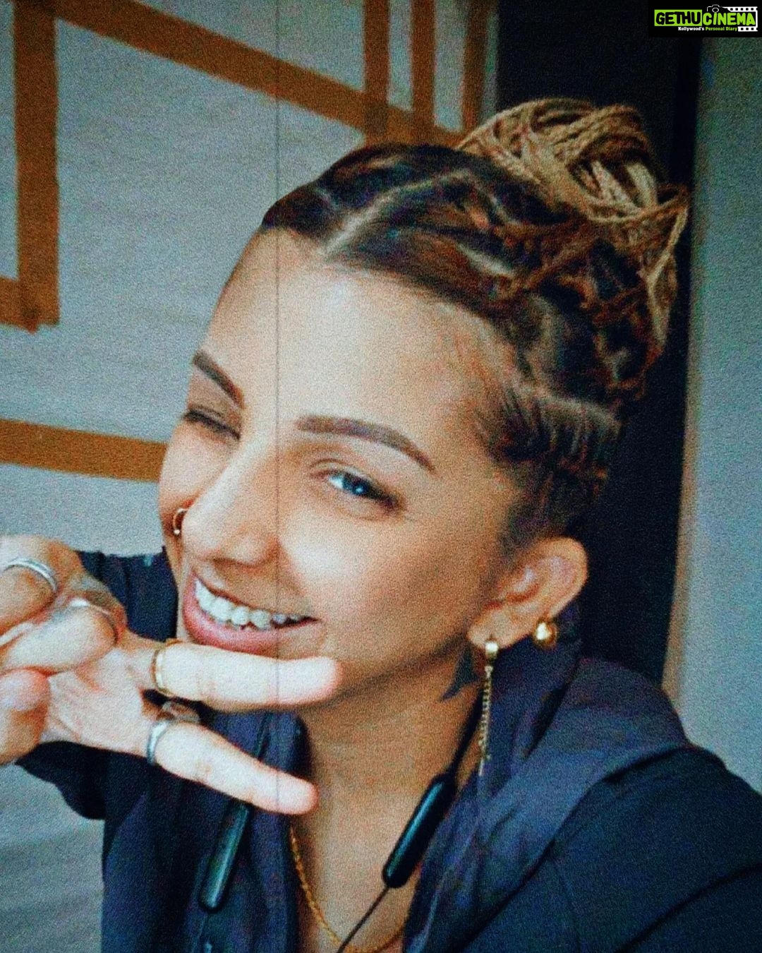 Lady Kash Instagram - 33. Happy Birthday to me. ✌️
