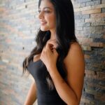 Lahari Shari Instagram - Sending you good vibes🖤 #sunshine #positivevibes #bestlife #lovemyself #happysoul #smiling #awesomelifestyle Designer and Stylist : @adamohyd Hyderabad