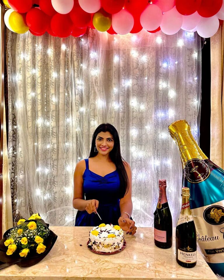 Lahari Shari Instagram - To all of you, thank you so much for wishing me a happy birthday. ❤️ #happybirthday #birthday #birthdaywishes #birthdaygirl Designer and Stylist : @adamohyd Hyderabad