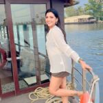 Lahari Shari Instagram – Anchoring myself with a day on the boat 🤍

#houseboat #amazingtrip #reels #happymoments #reelsindia #trending