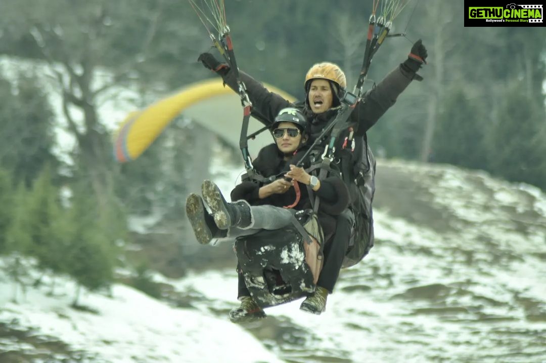 Lahari Shari Instagram - Every moment you are paragliding is the best moment of your life. I simply love paragliding as it makes me fly wherever I want.🖤❄️ #paragliding #mountains #snow #flyinghigh #loveit #happymoment #beautiful #lifeisamazing Manali, Himachal Pradesh
