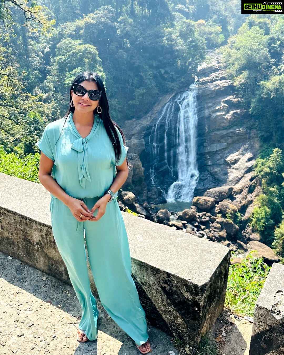 Lahari Shari Instagram - I’ve never mist a chance to see a waterfall ❄️❄️ #Kanuma, the festival of cattle. The 3rd day of the Sankranti. 🌾 Wish you Happy kanuma to you all ❤️ #happykanuma #waterfall #mondayvibes #mountains #loveit #festivalmood Kerala - Kochi