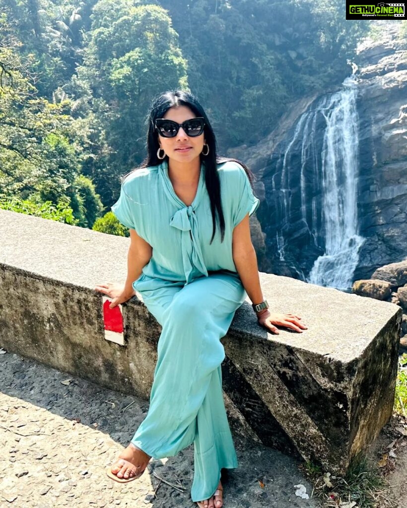 Lahari Shari Instagram - I’ve never mist a chance to see a waterfall ❄️❄️ #Kanuma, the festival of cattle. The 3rd day of the Sankranti. 🌾 Wish you Happy kanuma to you all ❤️ #happykanuma #waterfall #mondayvibes #mountains #loveit #festivalmood Kerala - Kochi