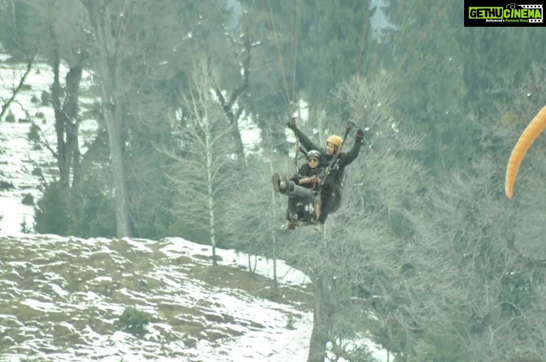 Lahari Shari Instagram - Every moment you are paragliding is the best moment of your life. I simply love paragliding as it makes me fly wherever I want.🖤❄️ #paragliding #mountains #snow #flyinghigh #loveit #happymoment #beautiful #lifeisamazing Manali, Himachal Pradesh