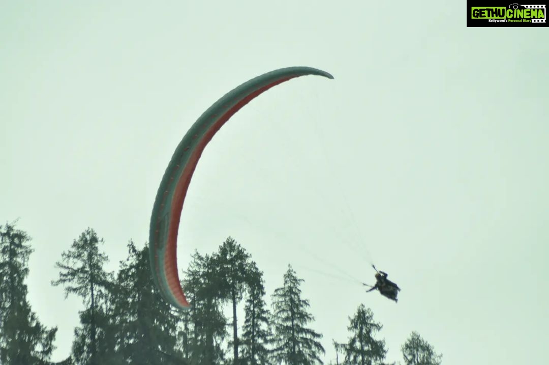 Lahari Shari Instagram - Every moment you are paragliding is the best moment of your life. I simply love paragliding as it makes me fly wherever I want.🖤❄️ #paragliding #mountains #snow #flyinghigh #loveit #happymoment #beautiful #lifeisamazing Manali, Himachal Pradesh