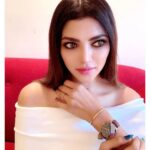 Lahari Shari Instagram - Focus on the positive.🤍❤️ #goodmorning #lovemyself #mondayvibes #positivity #lifeismagical #livecreatively #happysoul Hyderabad