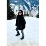 Lahari Shari Instagram – I know a little more how much a simple thing like a snowfall can mean to a person🏔❄️🖤

#snow #manali #snowallover #happylife #lovesnow #snowfall #positivevibes Manali, Himachal Pradesh