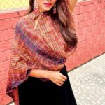 Lahari Shari Instagram - I was born to stand out.🖤🌻 #reels #reelsinstagram #happylife #lovemyself #reelitfeelit #reelkarofeelkaro Hyderabad