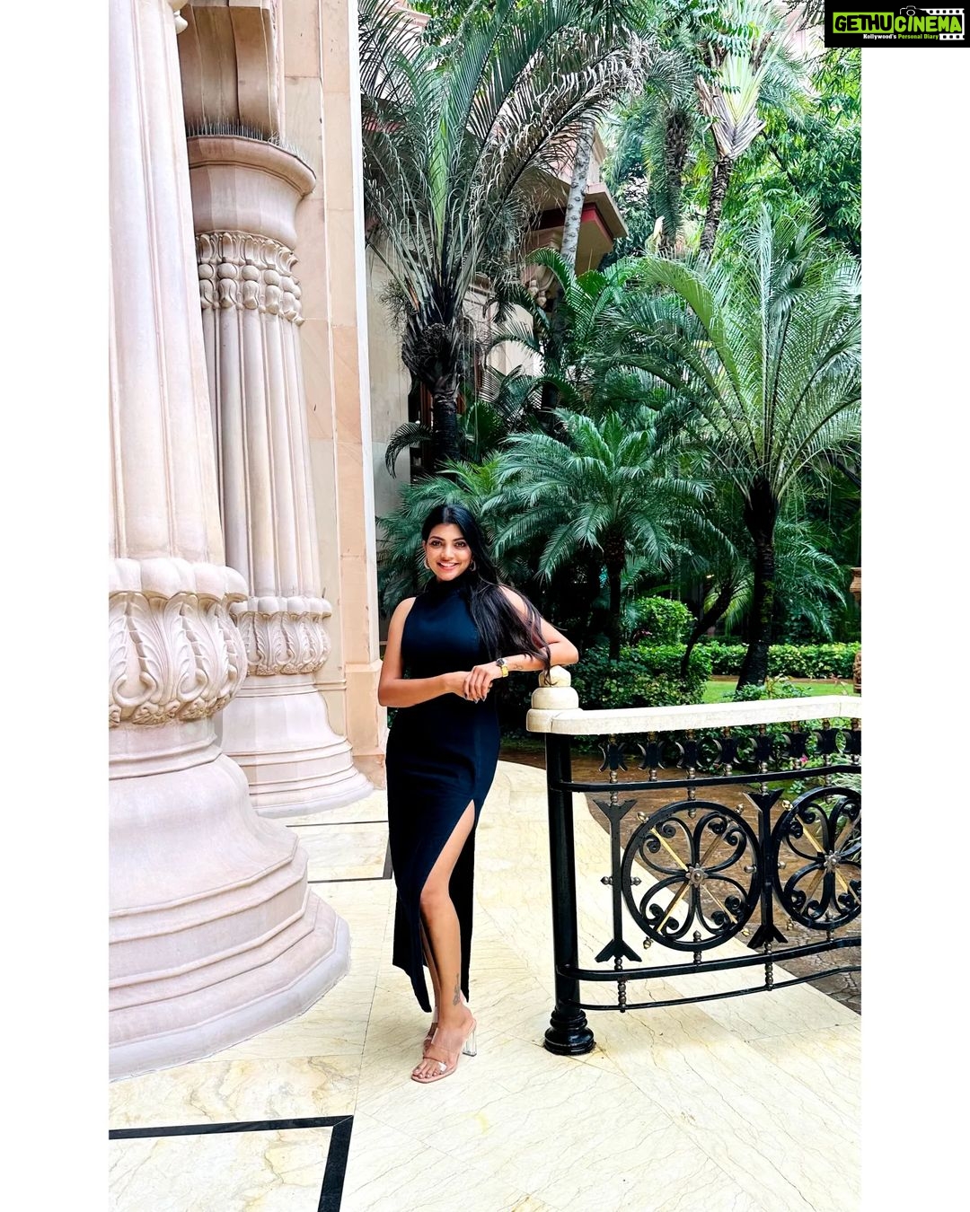 Lahari Shari Instagram - Sending my warmest thoughts and Christmas spirit on your way.π€ Designer and Stylist : @adamohyd #celebrations #happymood #lifeismagical #loveforever #bestlife #actress #tollywood Leela Palace Hotel, Old Airport Road, Bangalore