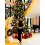 Lahari Shari Instagram - I wish you many blessings, much happiness, and even more love. Merry Christmas! May your heart and home be filled with all the joys of the festive season. Wishing all my near and dear ones a wonderful and safe Merry X-mas! ❤️🖤 Designer and Stylist : @adamohyd #marrychristmas #christmas #happychristmas #sunday #festivevibes #christmasgifts #santaclaus #xmas Leela Palace Hotel, Old Airport Road, Bangalore