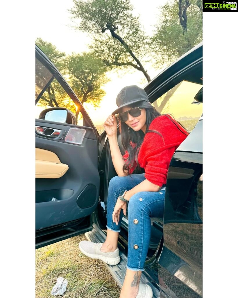 Lahari Shari Instagram - I’m just a vibe you can find nowhere else.❤️ #positivethought #swag #lovemyself #lifestyle #actress #tollywood #hyderabad Hyderabad