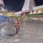 Lahari Shari Instagram - Akhilaanda Koti Brahmaanda naayakaa Aananda nilaya Varapari paalaka Govinda govinda 🙏🏻🙏🏻🙏🏻🙏🏻 #happysoul #devinelove #lordvenkateshwara #tirumala #tirupati #positivevibes Tirumala Tirupati