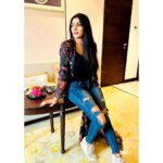 Lahari Shari Instagram - I look over at you and see sunshine 🖤 Designer and Stylist : @adamohyd #sunshine #happyday #citylights #nature #tirupati #devinelove #blessed #lovemylife #positiveenergy Taj Tirupati