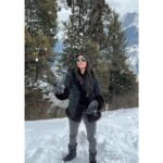 Lahari Shari Instagram - I'm up to snow good ❄️🖤 #snowallover #happymoments #lovemyself #snowlife #loveit #lifeismagical #manali Manali, Himachal Pradesh