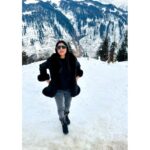 Lahari Shari Instagram - I know a little more how much a simple thing like a snowfall can mean to a person🏔❄️🖤 #snow #manali #snowallover #happylife #lovesnow #snowfall #positivevibes Manali, Himachal Pradesh