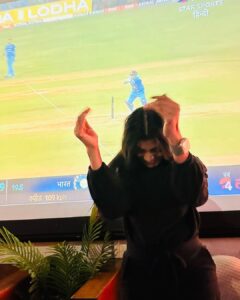 Lahari Shari Instagram - No matter when it comes …. but it comes .. Win is always a Win… @hardikpandya93 #indvsl #indiancricketteam #cricket @mobe_26