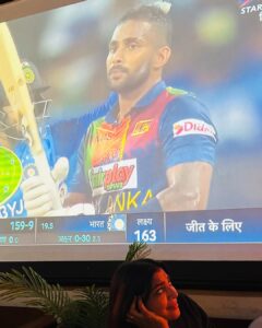 Lahari Shari Instagram - No matter when it comes …. but it comes .. Win is always a Win… @hardikpandya93 #indvsl #indiancricketteam #cricket @mobe_26