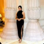 Lahari Shari Instagram - In a world full of trends, I want to remain a classic.🖤 Designer and Stylist : @adamohyd #happylifestyle #beautifullife #positivity #lifeismagical #lovemyself #smilealways #patience #actress Leela Palace Hotel, Old Airport Road, Bangalore