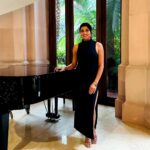 Lahari Shari Instagram - Did I make your heart skip a bit? 🖤 Designer and Stylist : @adamohyd #sundayvibes #happyday #beautifullife #loveofmylife #positivemindset #thoughts #eveningvibes Leela Palace Hotel, Old Airport Road, Bangalore