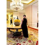Lahari Shari Instagram - Did I make your heart skip a bit? 🖤 Designer and Stylist : @adamohyd #sundayvibes #happyday #beautifullife #loveofmylife #positivemindset #thoughts #eveningvibes Leela Palace Hotel, Old Airport Road, Bangalore