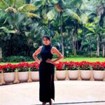 Lahari Shari Instagram - Did I make your heart skip a bit? 🖤 Designer and Stylist : @adamohyd #sundayvibes #happyday #beautifullife #loveofmylife #positivemindset #thoughts #eveningvibes Leela Palace Hotel, Old Airport Road, Bangalore