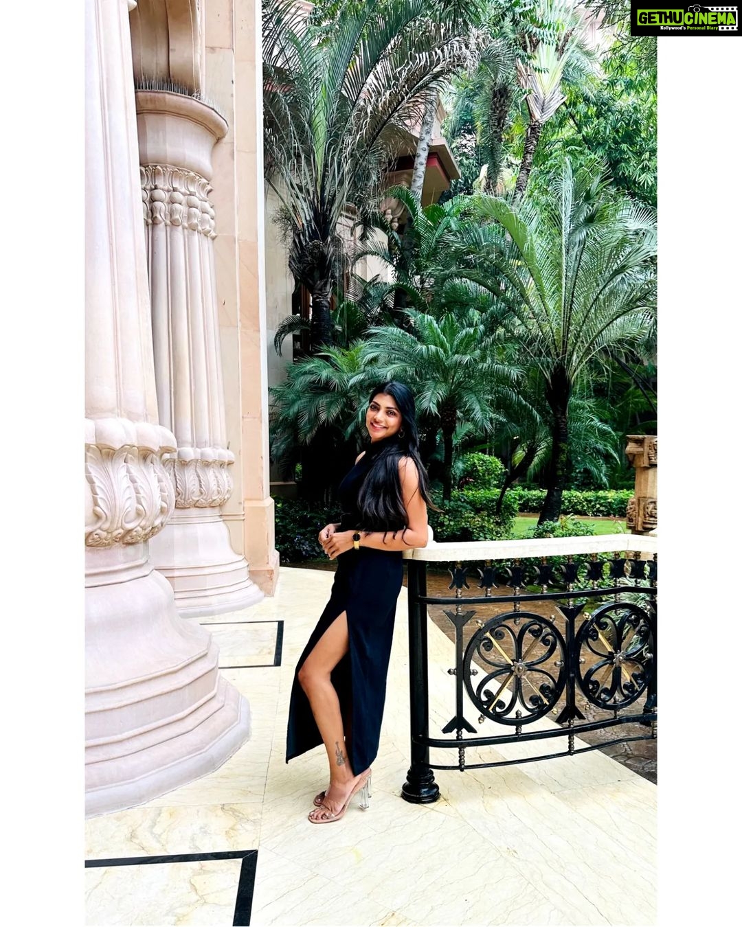 Lahari Shari Instagram - Sending my warmest thoughts and Christmas spirit on your way.π€ Designer and Stylist : @adamohyd #celebrations #happymood #lifeismagical #loveforever #bestlife #actress #tollywood Leela Palace Hotel, Old Airport Road, Bangalore